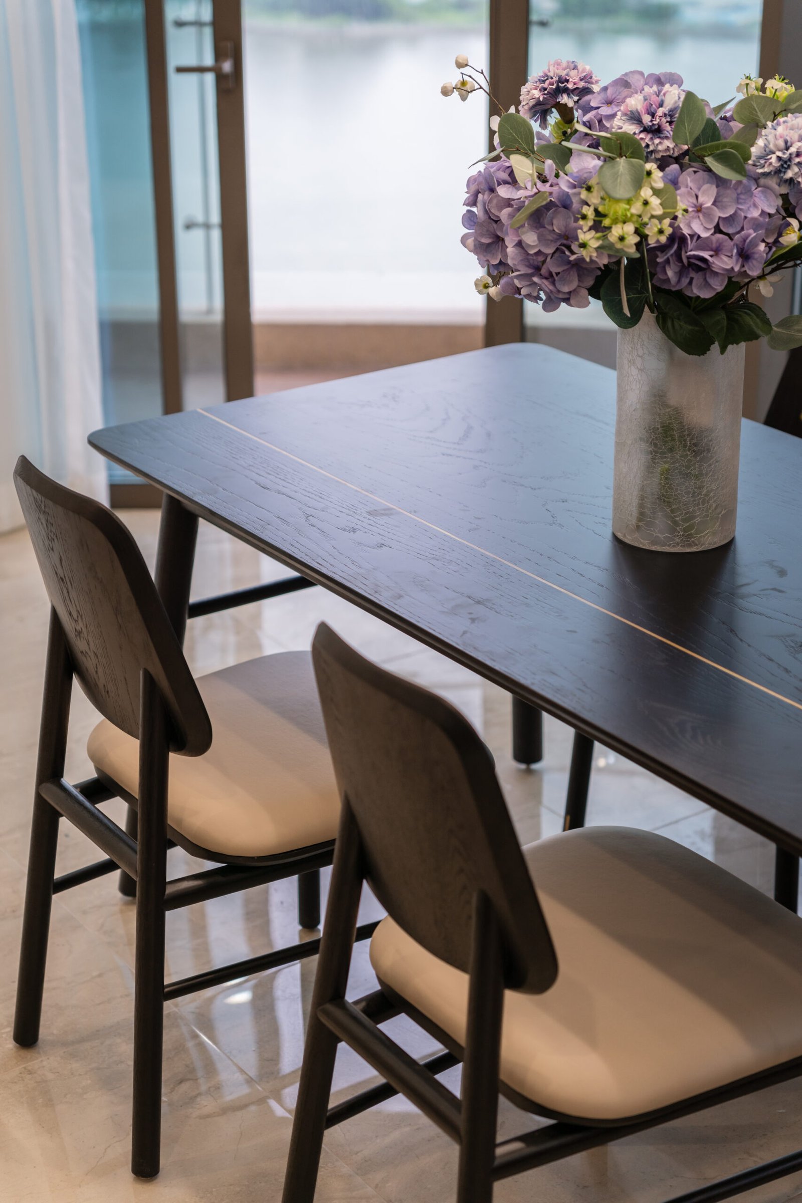 Terra Dining Chair – Ghế ăn gỗ sồi phù hợp với nhiều không gian