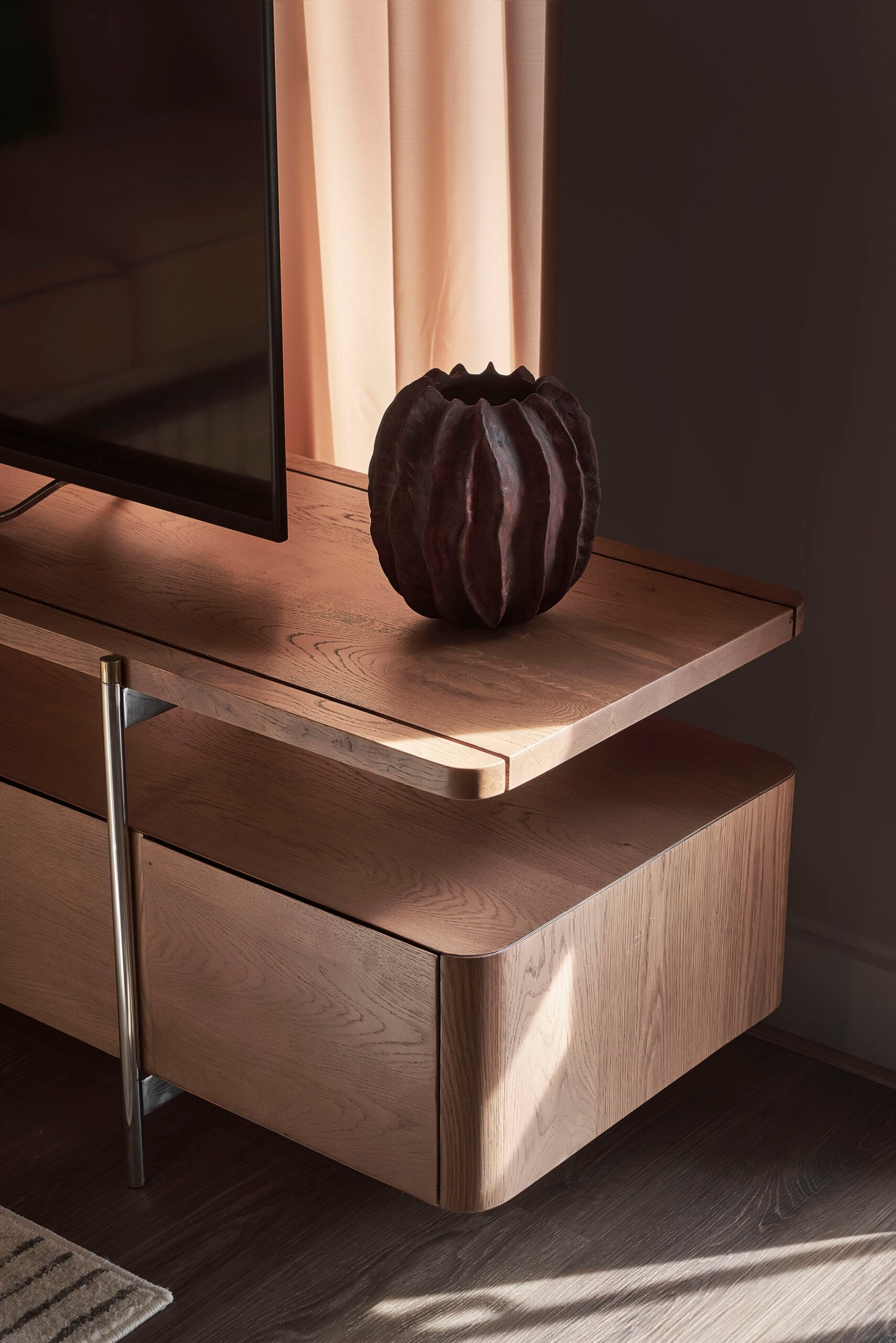 Perso TV Shelf – Kệ Tivi Phong cách Bắc Âu, gỗ sồi tối ưu không gian